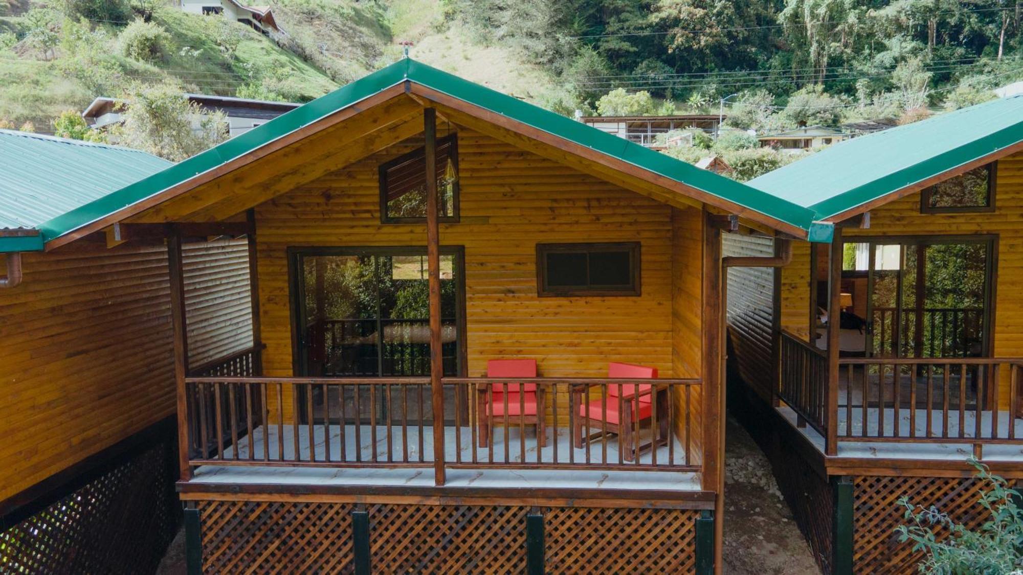 Cabinas El Quetzal Lodge *
